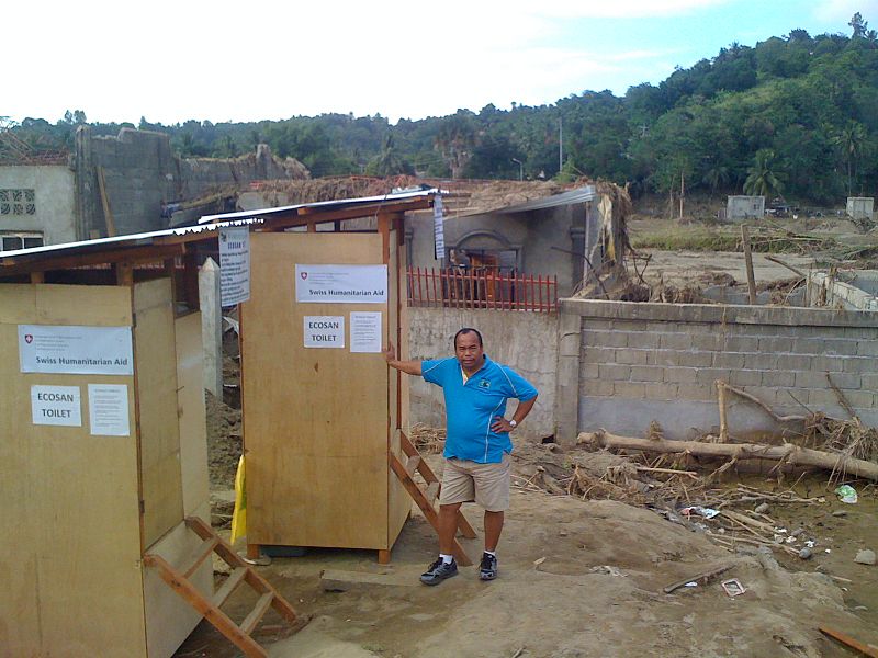 File:Elmer Sayre inspecting the portable ecosan toilets (6725592177).jpg