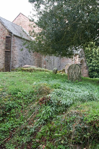 File:Elworthy, churchyard - geograph.org.uk - 152297.jpg