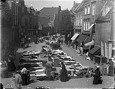 Flea market (Leiden, end of the 19th century)