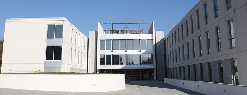 File:Escola de Direito.jpg