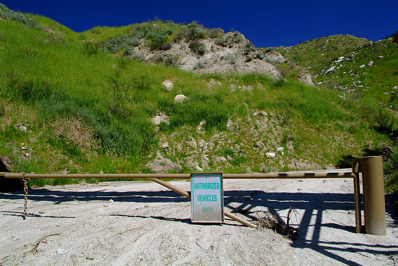 File:FEMA - 43253 - Closed road in California.jpg