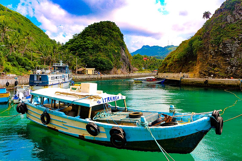 File:Falua boat in Basco, Batanes.jpg