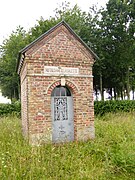 En sortie de village, la chapelle Notre-Dame-de-la-Salette.