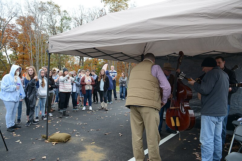 File:Foothills Parkway Community Day, November 8, 2018--Chalice Keith (45235252734).jpg