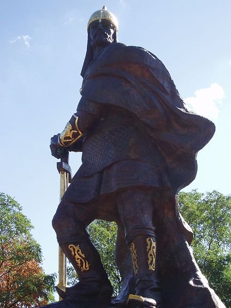 File:Fragment of monument to knyaz Mal in Korosten town, Ukraine.jpg