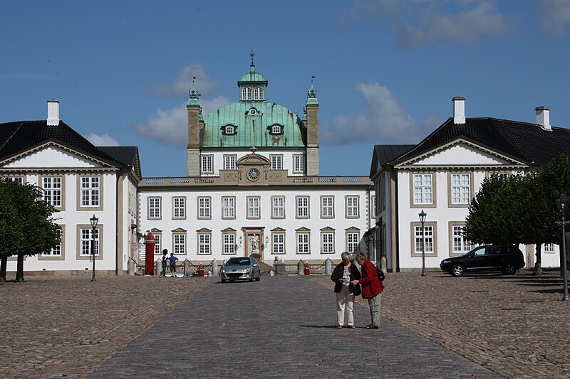 File:Fredensborg Slot 20090818 02.JPG