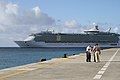 Die Freedom of the Seas 2012 im Hafen von St. Maarten