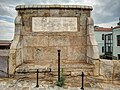 pohľad na stélu so staviteľským nápisom v osmanskej turečtine