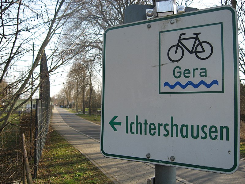 File:Gera-Radweg bei Ichtershausen.jpg