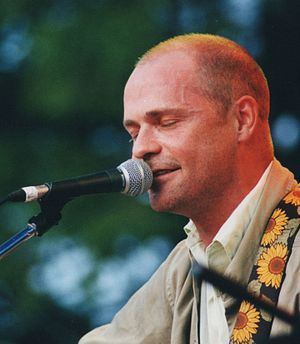 Gord Downie 2001 (cropped).jpg