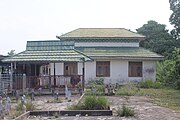 Banjar: Kubah makam Haji Abu Thalhah bin Haji Abdusshamad, ulama matan Marabahan, Barito Kuala, Kalimantan Selatan. Bahasa Indonesia: Pusara dari Haji Abu Thalhah bin Haji Abdusshamad, ulama dari Marabahan, Barito Kuala, Kalimantan Selatan. English: Tomb of Haji Abu Thalhah bin Haji Abdusshamad, a cleric from Marabahan subdistrict, Barito Kuala Regency, South Kalimantan.