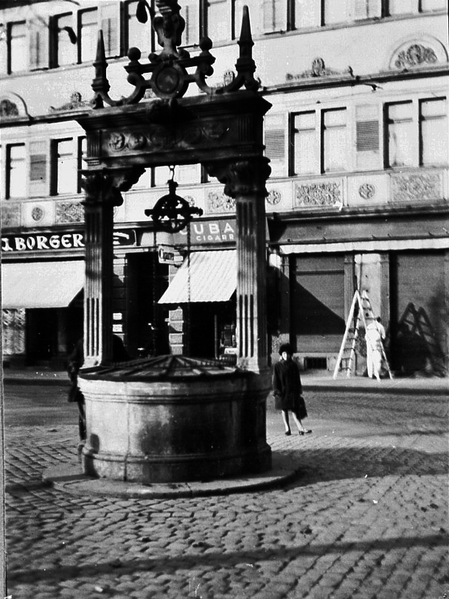 File:Hanau Neustadt - Marktbrunnen NO.png