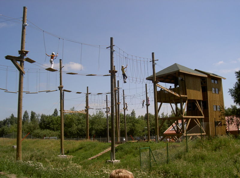 File:Hochseilgarten Dankern.JPG