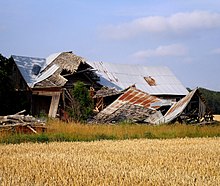 Collapsed barn at Horsne, Gotland, Sweden Hopfallen lada vid Horsne Gotland Sverige.jpg