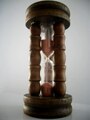 Datei:Hourglass measuring 3 minutes.ogv