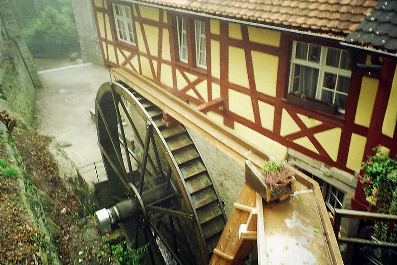 File:House near the Altes Schloss.jpg