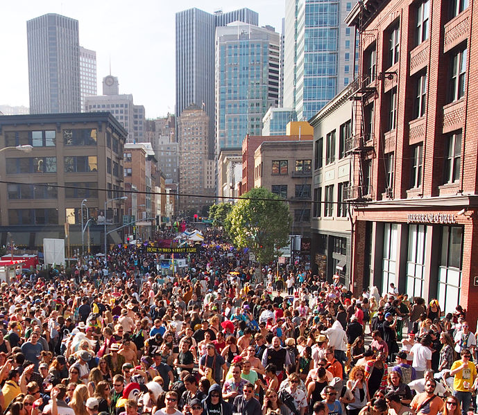 File:How Weird Street Faire 2013 - looking towards downtown San Francisco..jpg