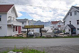 Hus langs Mefjordveien. Foto: Helge Høifødt