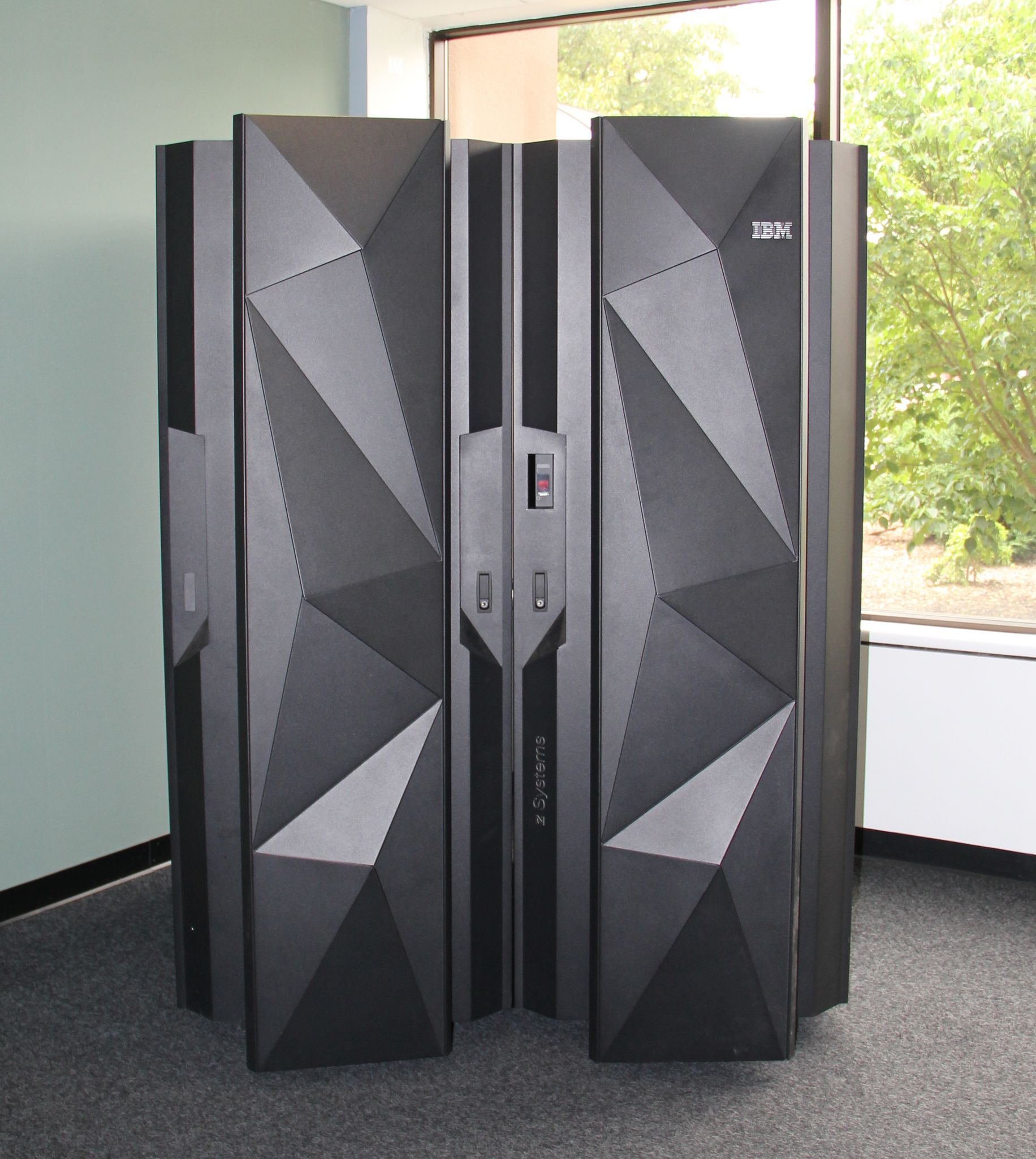 File:IBM z13 (front).png - Wikipedia