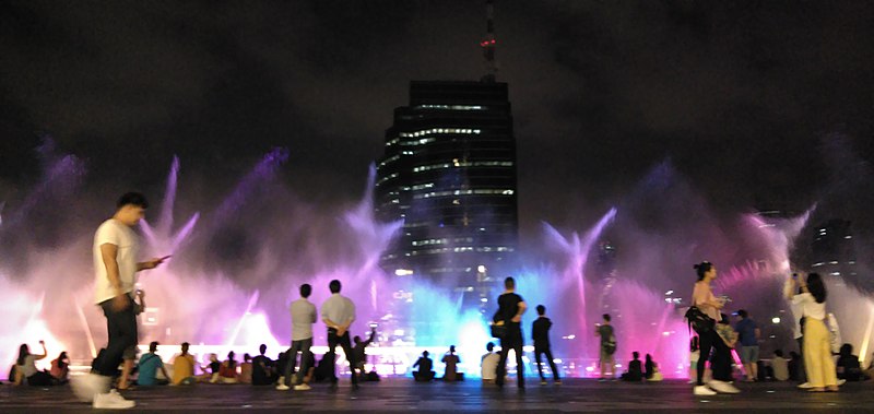 File:ICONSIAM Fountain Water features 79 by Trisorn Triboon.jpg