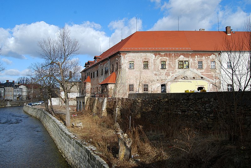 File:IG Jelenia Góra Cieplice klasztor 2012-03 DSC 0043-001.JPG