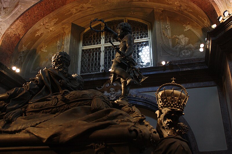 File:Imperial Crypt Maria Theresia 1873.JPG