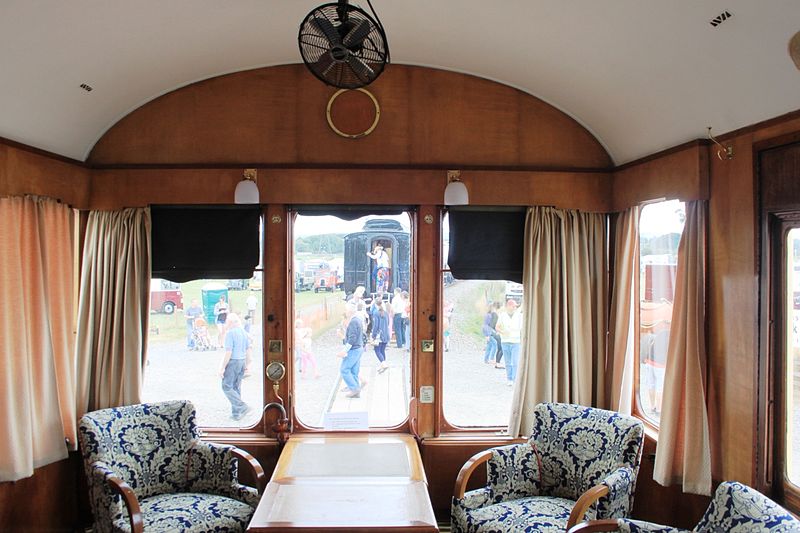 File:Inside GWR Q13 inspection saloon 80976 - saloon.JPG