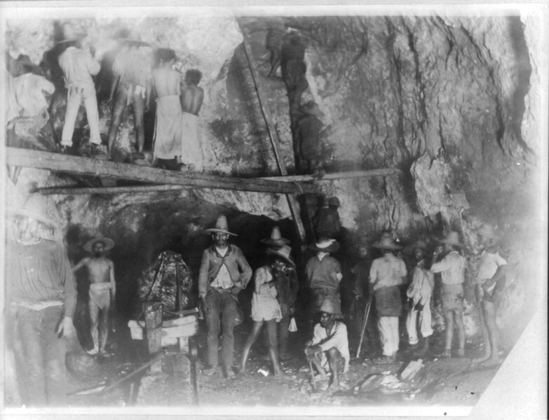 File:Interior of gold and silver mine in Mexico, showing various workers, tools, and operations LCCN2017646649.tif