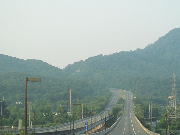 I-26 near its western terminus in Kingsport approaching the South Fork of the Holston River/Long Island and Bays Mountain