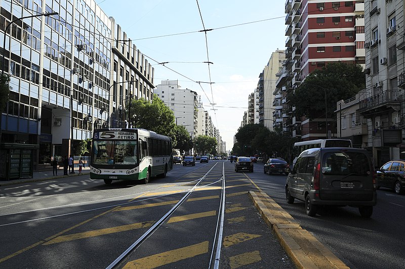 File:J35 080 Avenida Rivadavia, Zufahrt Bw Polvorin.jpg