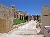 הכניסה לארמון האומיי בגן הארכאולוגי בירושלים