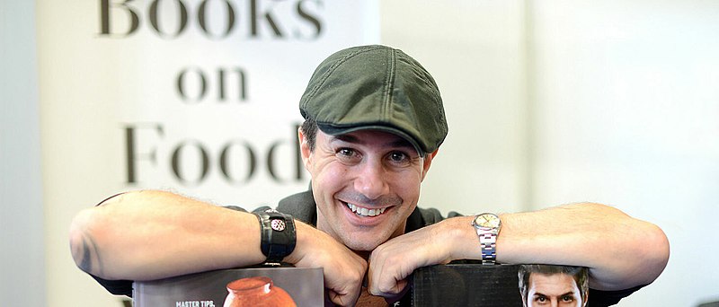 File:Johnny Iuzzini at Star Chefs book signing October, 2014.jpg