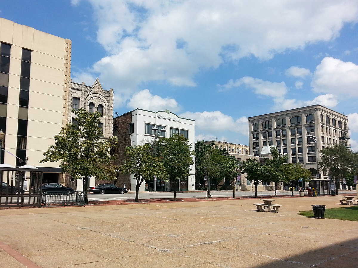 Lenox Square - Henry Incorporated