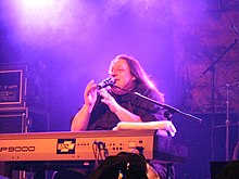 Болката на Джон Олива на сцената в ProgpowerUK 2, Челтнъм, Англия. 2007 г.