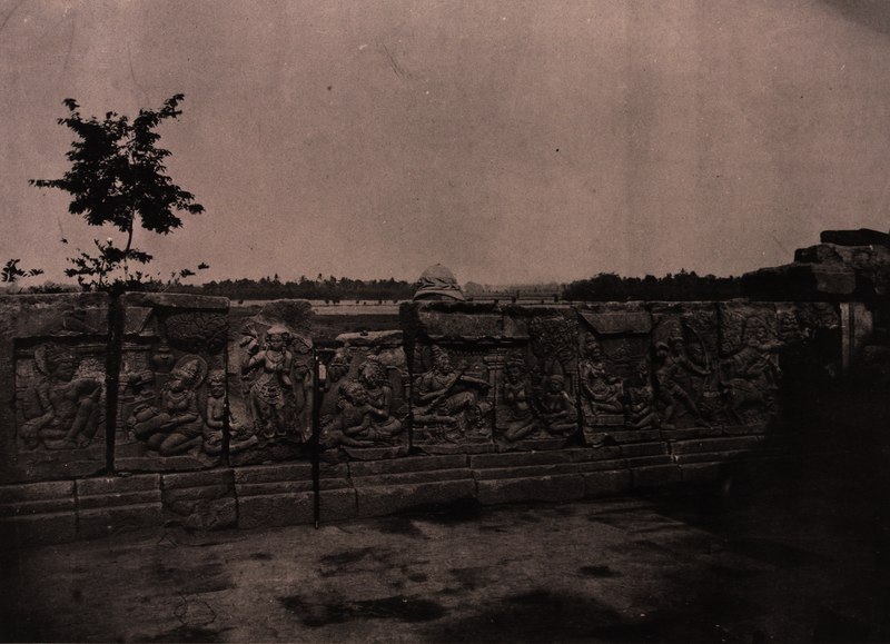 File:KITLV 155172 - Kassian Céphas - Reliefs on the terrace of the Shiva temple near the stairs to the Ganesha chapel of Prambanan near Yogyakarta - 1889-1890.tif