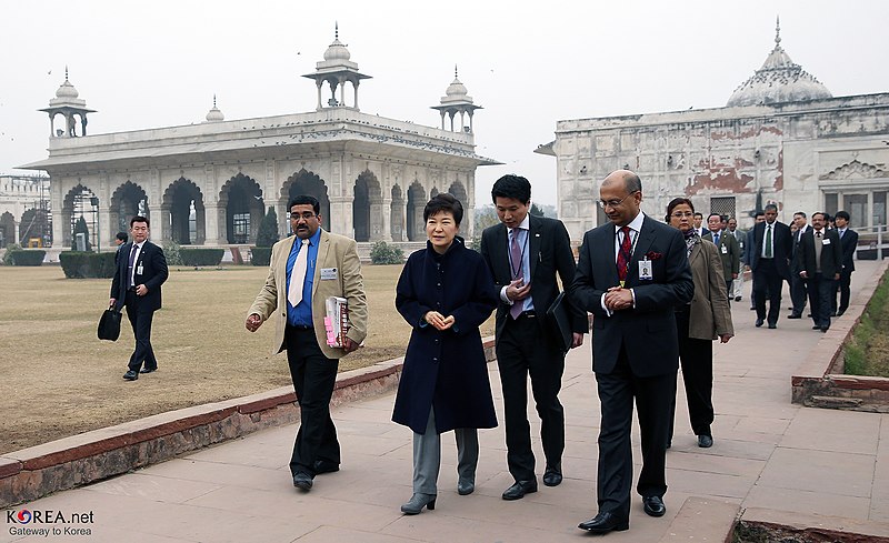 File:KOCIS Korea President Park RedFort 04 (12166300844).jpg