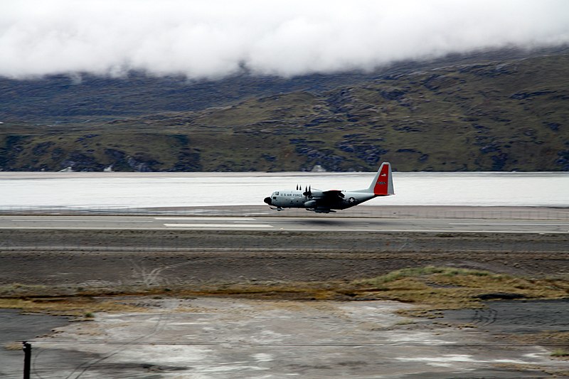 File:Kangerlussuaq Airport in summer 2010 (4).JPG