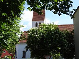 Deutsch: Die Kirche in Biburg von der anderen Seite. Boarisch: De Kirch z'Biiwa von a andern Seit.