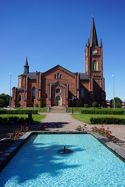 File:Kirkko Loviisassa.jpg