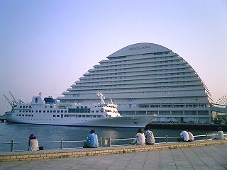 <span class="mw-page-title-main">Kobe Meriken Park Oriental Hotel</span>