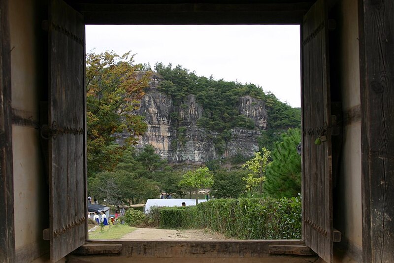 File:Korea-Andong-Hahoe Folk Village-Buyongdae-01.jpg