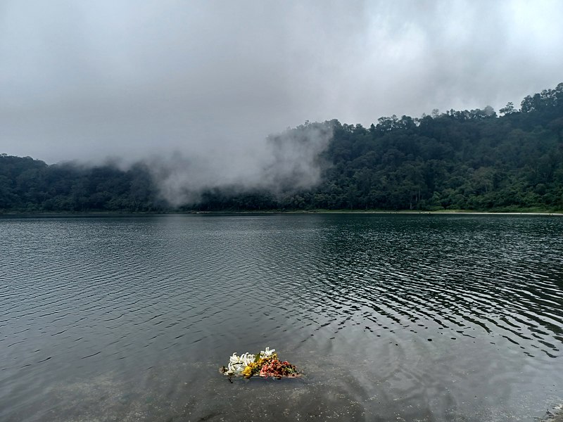 File:Laguna Chicabal 22.jpg