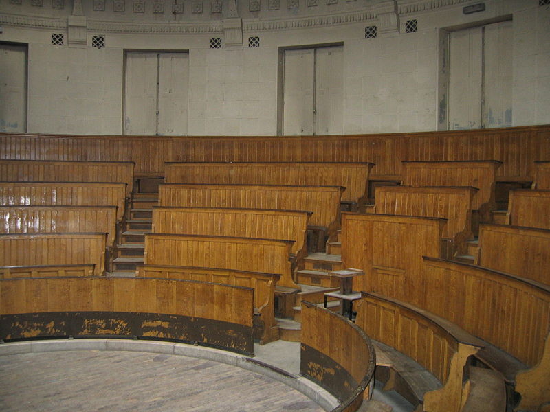 File:Le plus vieil amphithéâtre de l'école vétérinaire de Maisons-Alfort France.JPG