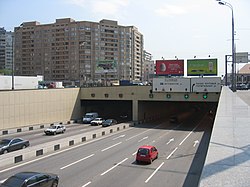 הכביש ליד מוסקבה סיטי ומנהרת לפורטובו