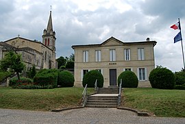 Gereja dan balai kota di Lignan-de-Bordeaux