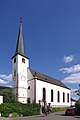 Katholische Pfarrkirche St. Laurentius; romanischer Westturm, barocker Saalbau, 1771; zugehörig ummauerter Kirchhof mit Rokoko-Tor, Friedhofskreuz 1829, Grabplatte 1496, Epitaph, um 1570, klassizistische Grabsäule, 1838, Grabstein 1775 used on 4 pages in 2 wikis