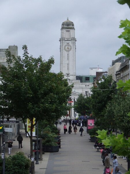 Luton Town Hall - geograph.org.uk - 944904.jpg