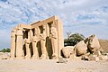 Luxor, Cisgiordania, Ramesseum, colosso caduto di Ramesse II, Egitto, ottobre 2004.jpg