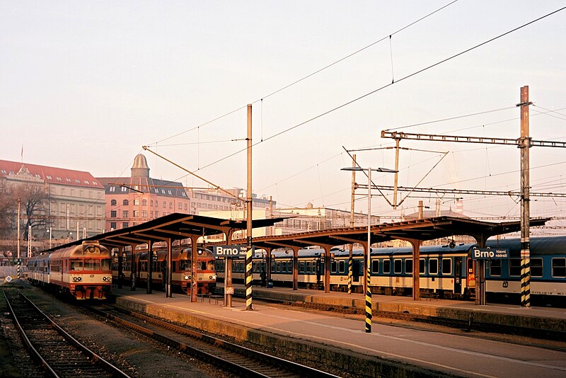 File:Main Railway Station in Brno taken with Flexaret 3a.jpg