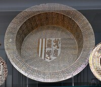 Manises Basin with arms of Maria of Castile VA 243-1853.jpg